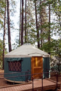 (Photo: http://shastatrinitycamping.com/shasta_lake/yurts.php)